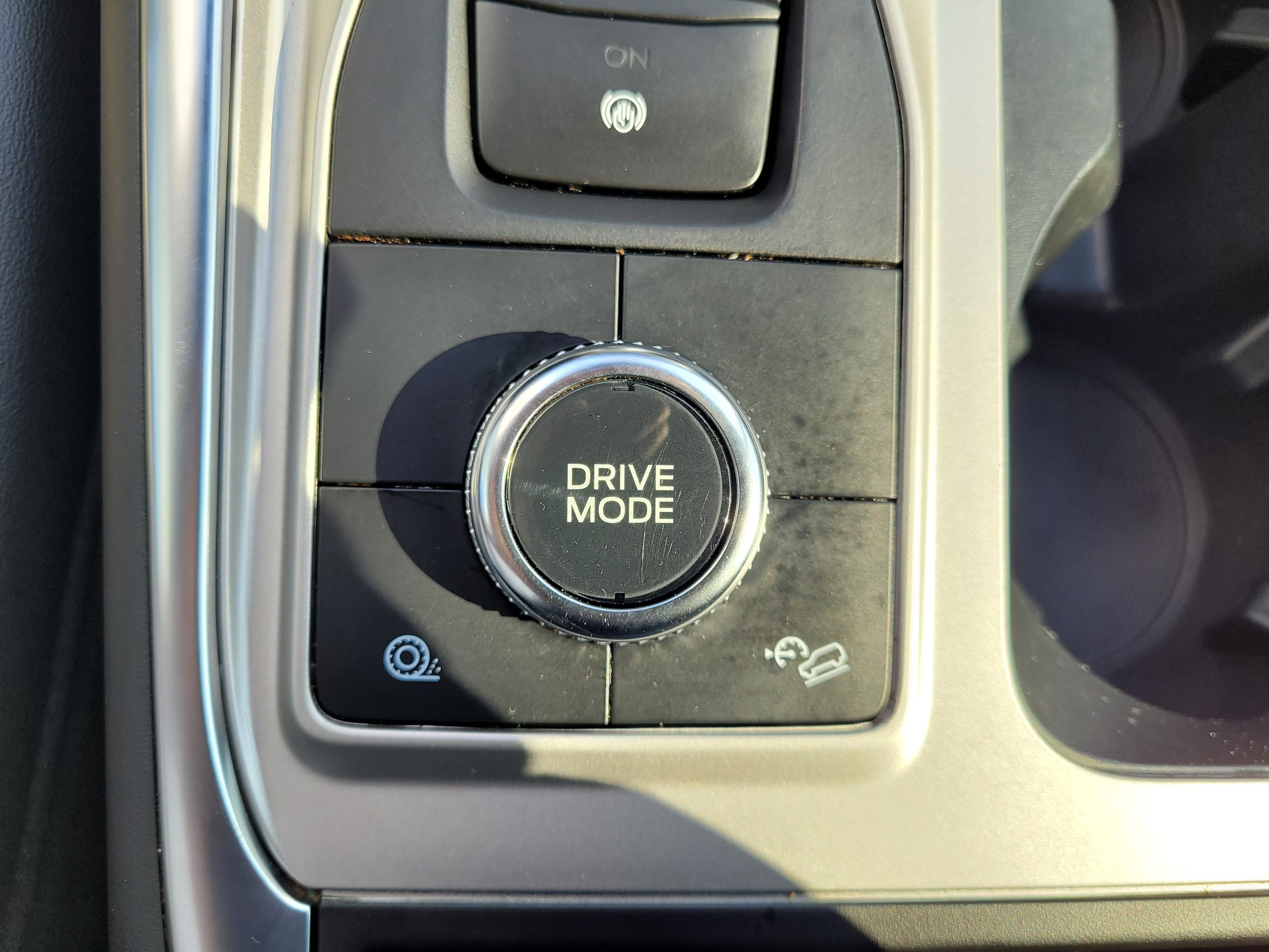 Used 2022 Ford Explorer XLT w/ Equipment Group 202A AWD/4WD image 24