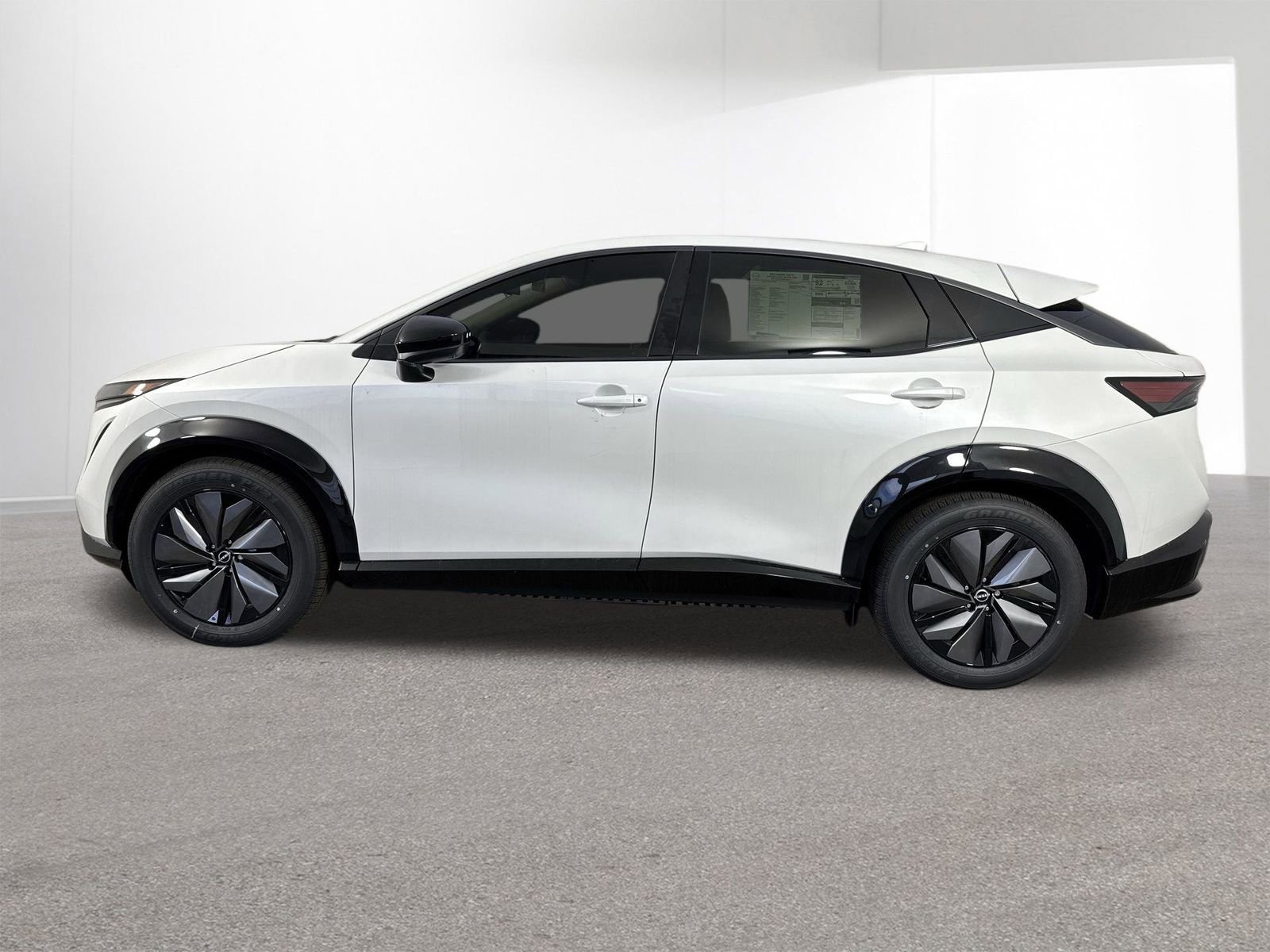 New 2025 Nissan Ariya AWD image 29