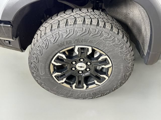 Used 2024 Chevrolet Silverado 1500 ZR2 w/ Technology Package AWD/4WD image 31