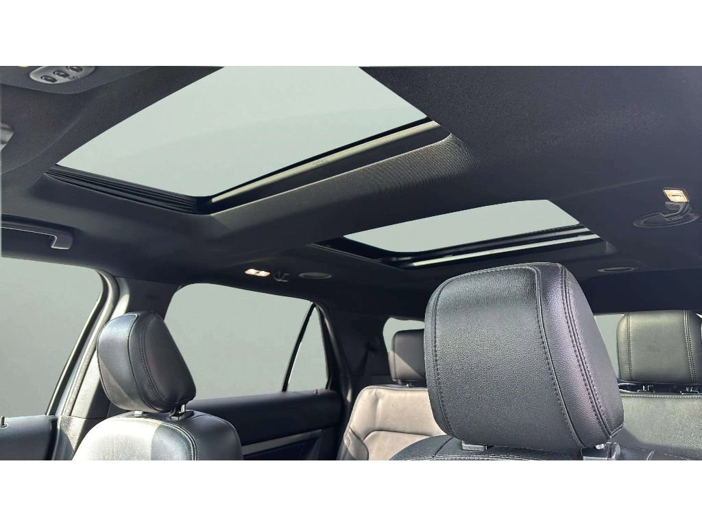 Used 2018 Ford Explorer XLT w/ Equipment Group 202A image 11