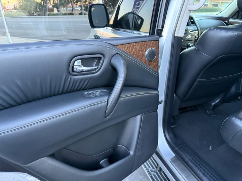 Used 2016 INFINITI QX80 Luxe w/ 22" Wheel Package image 19