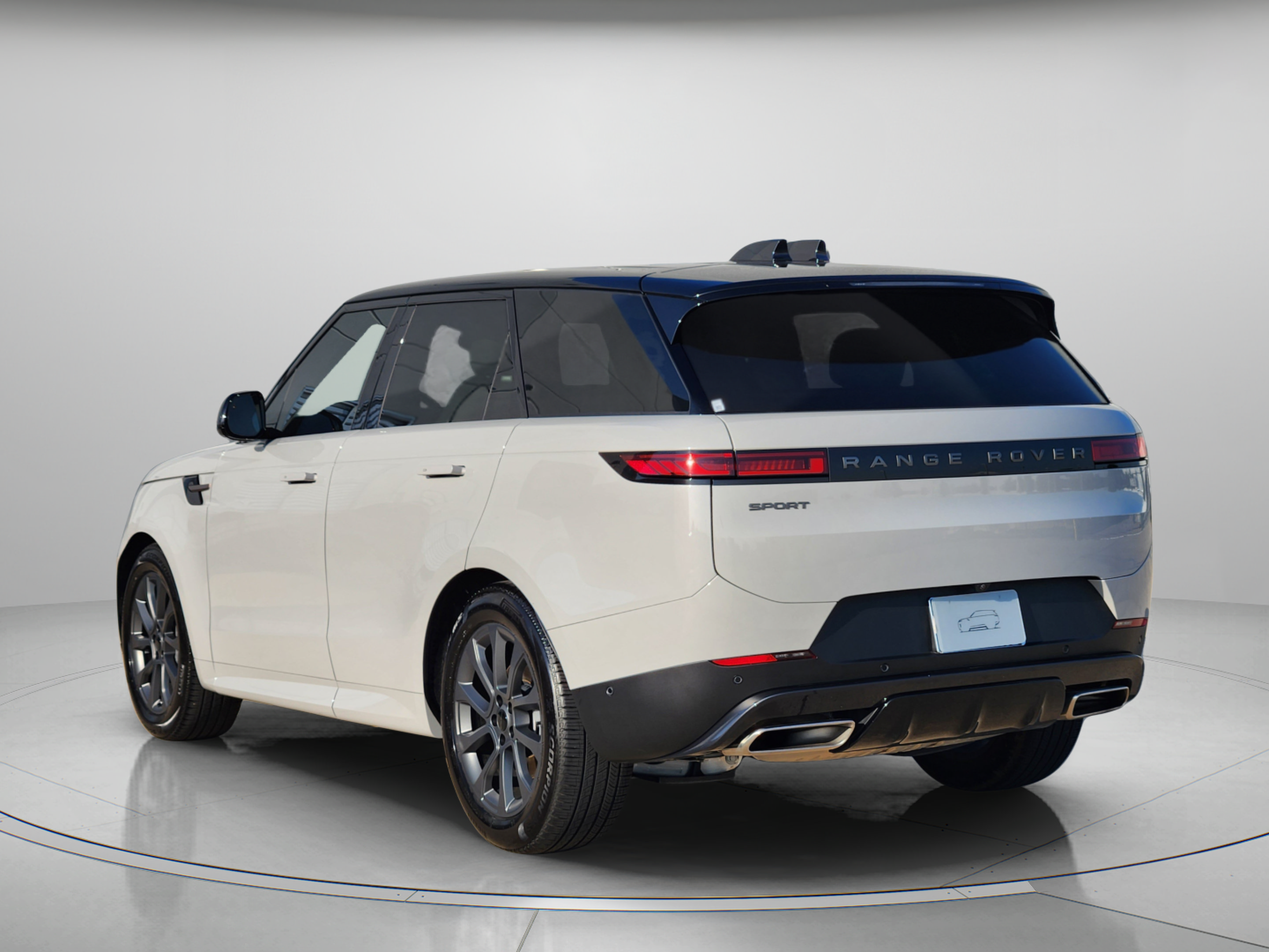 Used 2026 Land Rover Range Rover Sport SE AWD/4WD image 3