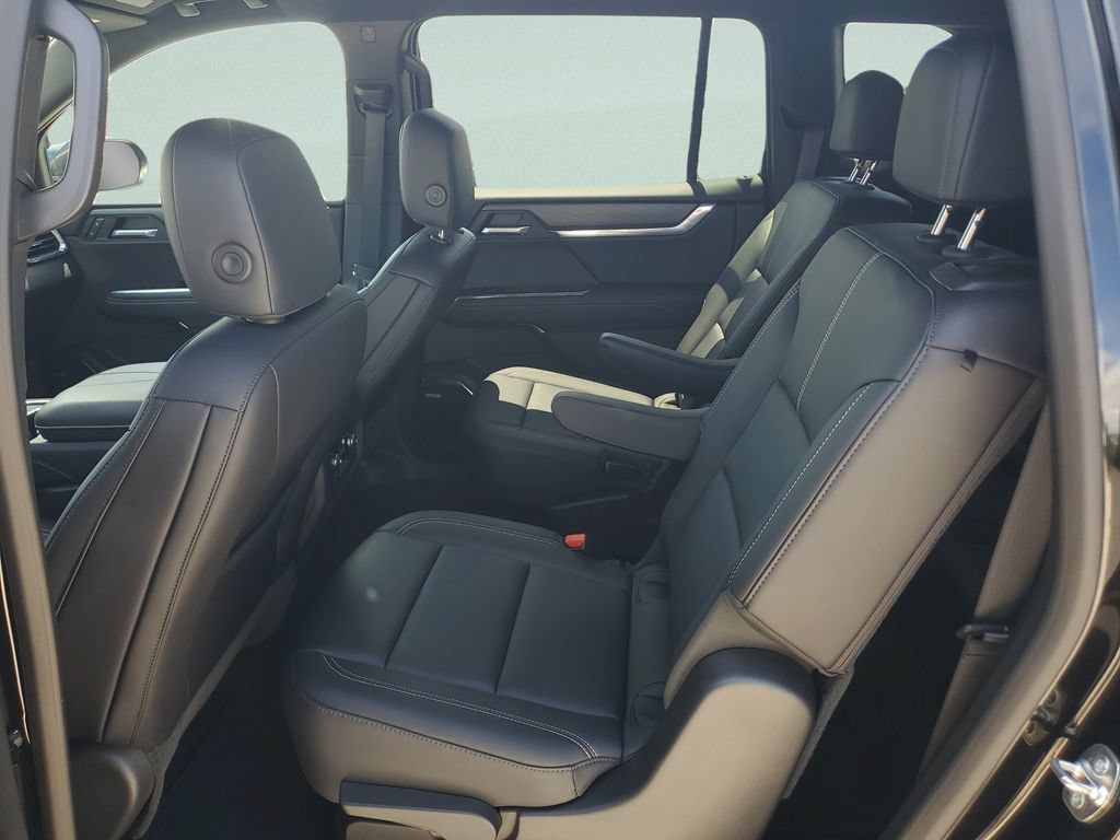 Used 2025 GMC Acadia Elevation w/ Elevation Premium Package FWD image 10