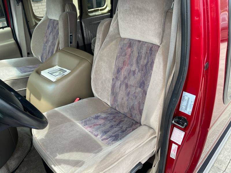 Used 1999 Ford E-150 and Econoline 150 RWD image 25
