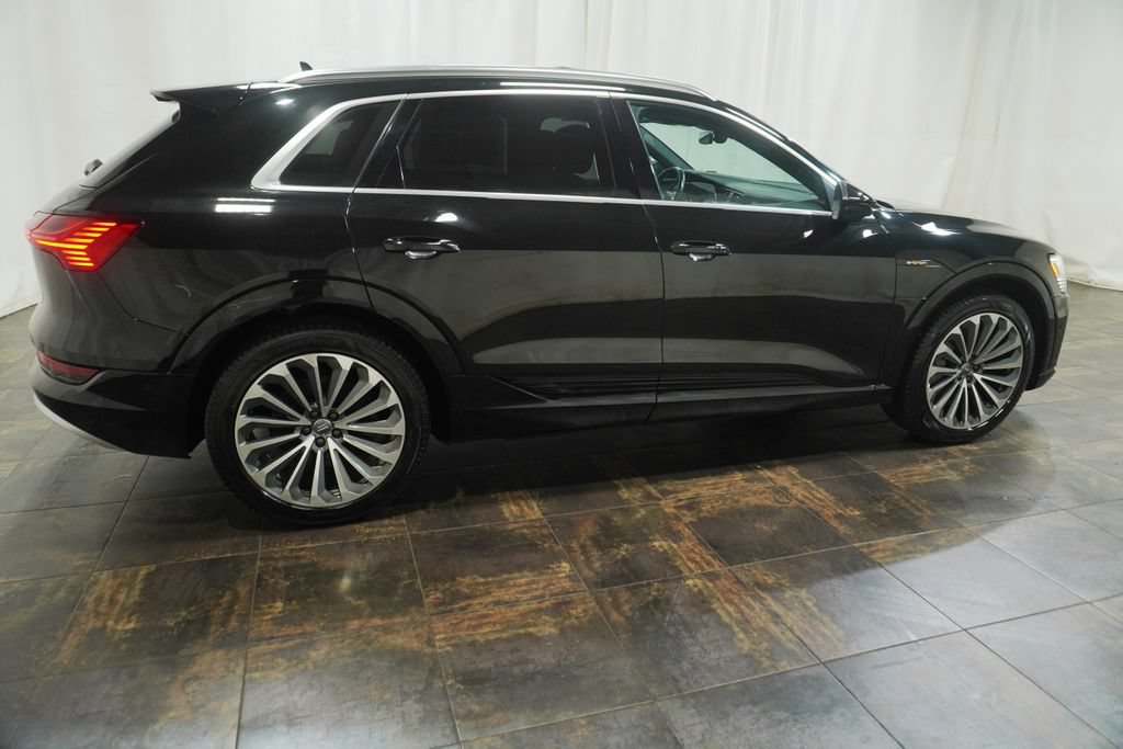 Used 2019 Audi e-tron Prestige w/ Prestige Package AWD/4WD image 4