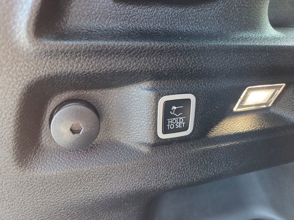 Certified 2025 Jeep Grand Cherokee L Limited w/ Black Appearance Package image 10