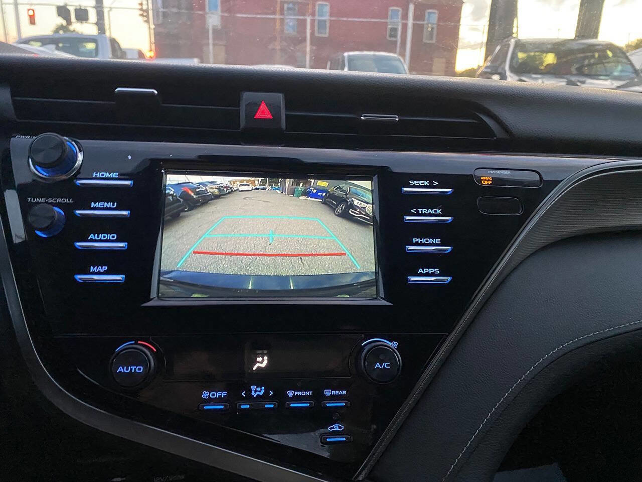 Used 2019 Toyota Camry SE image 27