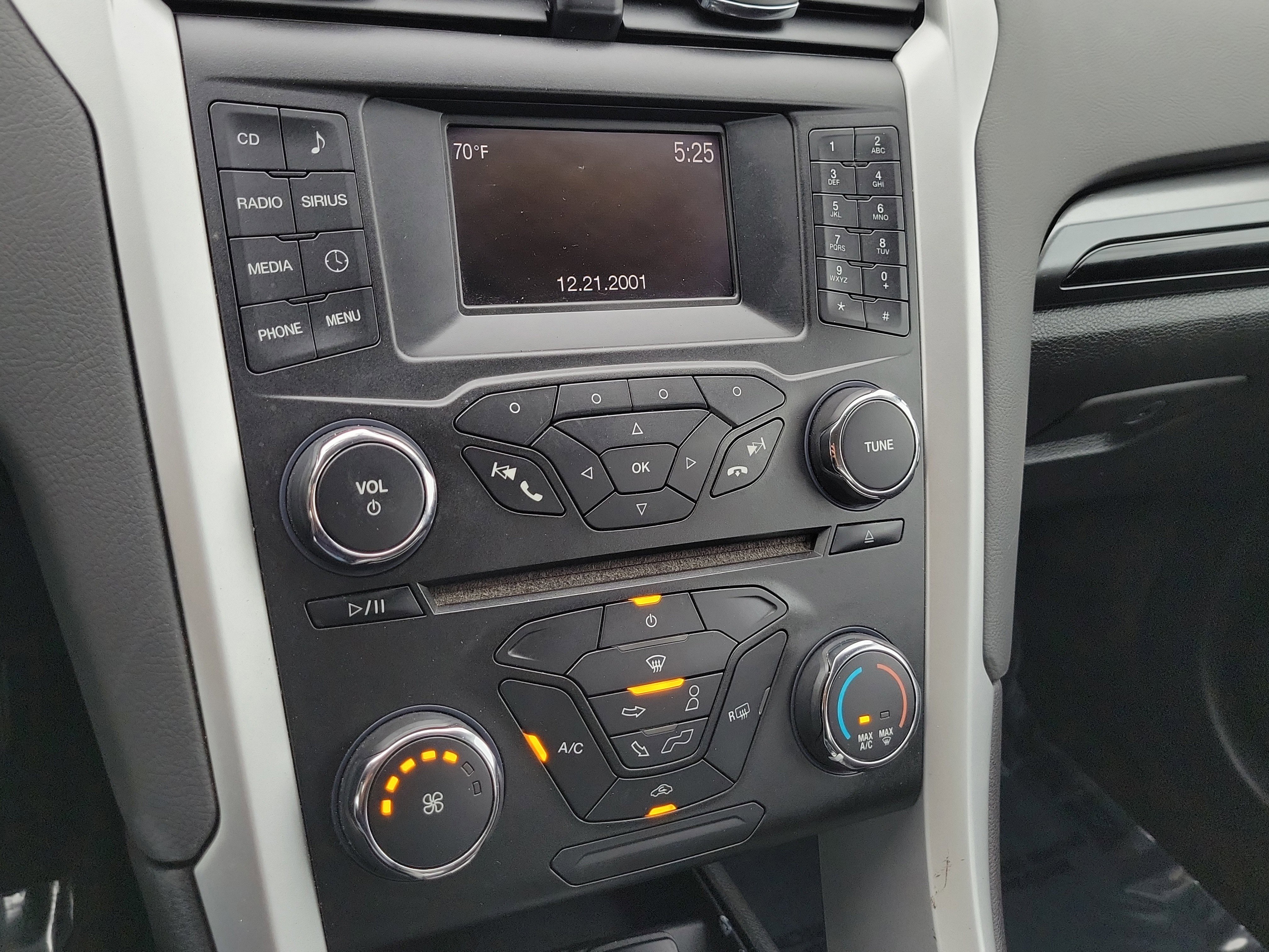 Used 2014 Ford Fusion SE w/ Equipment Group 201A image 27