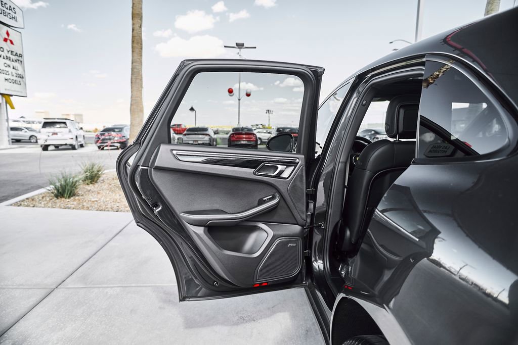 Used 2022 Porsche Macan S AWD/4WD image 15