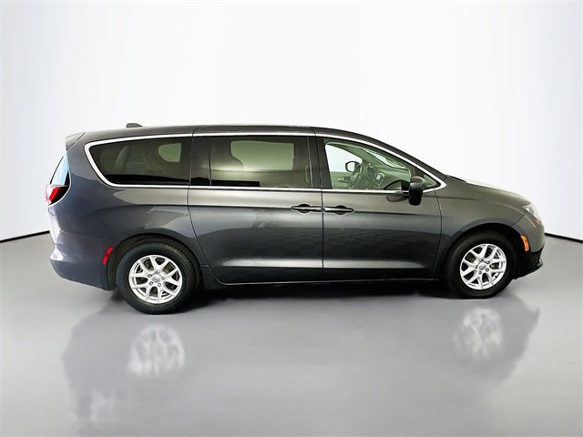 Used 2020 Chrysler Voyager LX image 8