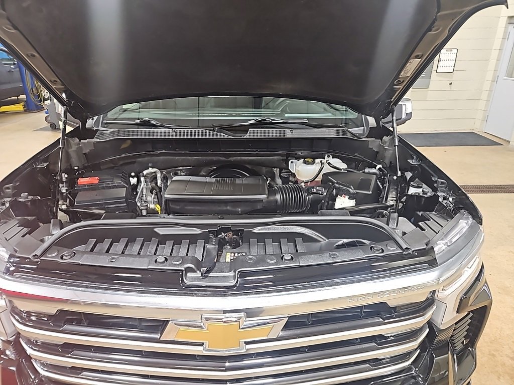 Used 2024 Chevrolet Silverado 1500 High Country w/ High Country Premium Package image 2