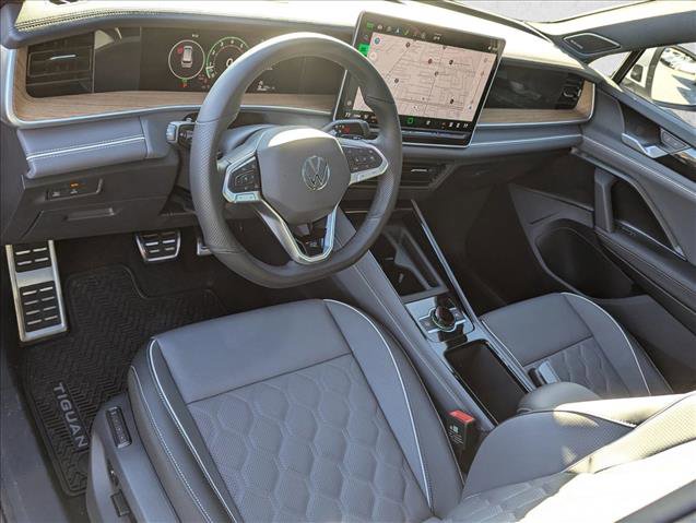 New 2026 Volkswagen Tiguan SEL R-Line video 3