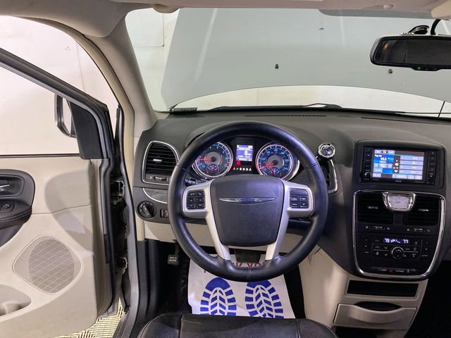 Used 2014 Chrysler Town & Country Touring w/ Driver Convenience Group image 35