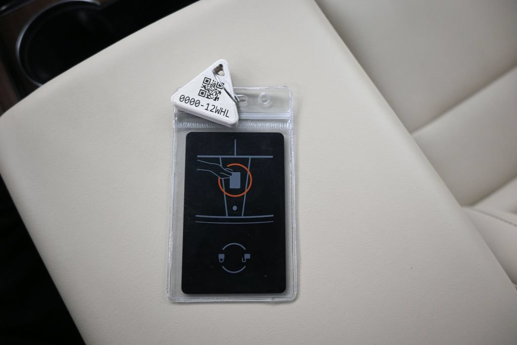 Used 2025 Tesla Model X AWD/4WD image 18