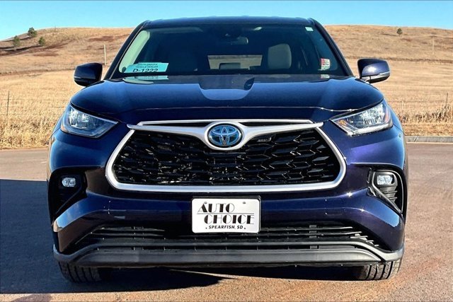 Used 2020 Toyota Highlander LE image 2