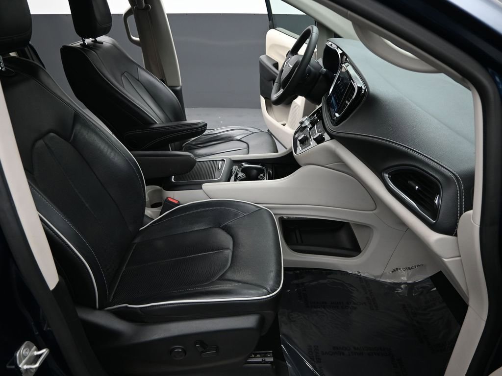 Used 2024 Chrysler Pacifica Limited image 23