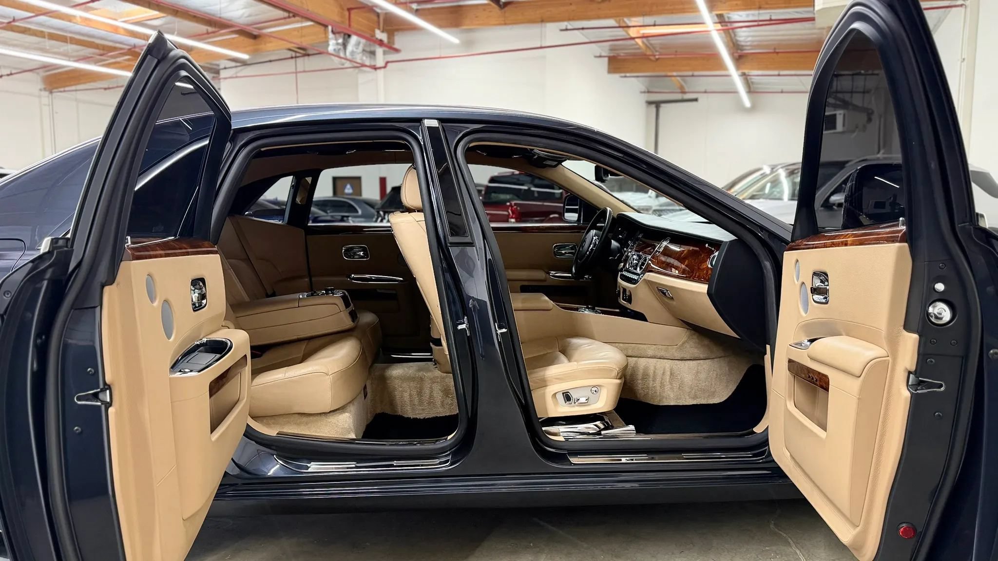 Used 2011 Rolls-Royce Ghost RWD image 26
