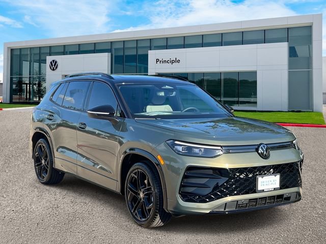 New 2026 Volkswagen Tiguan SE R-Line FWD image 2