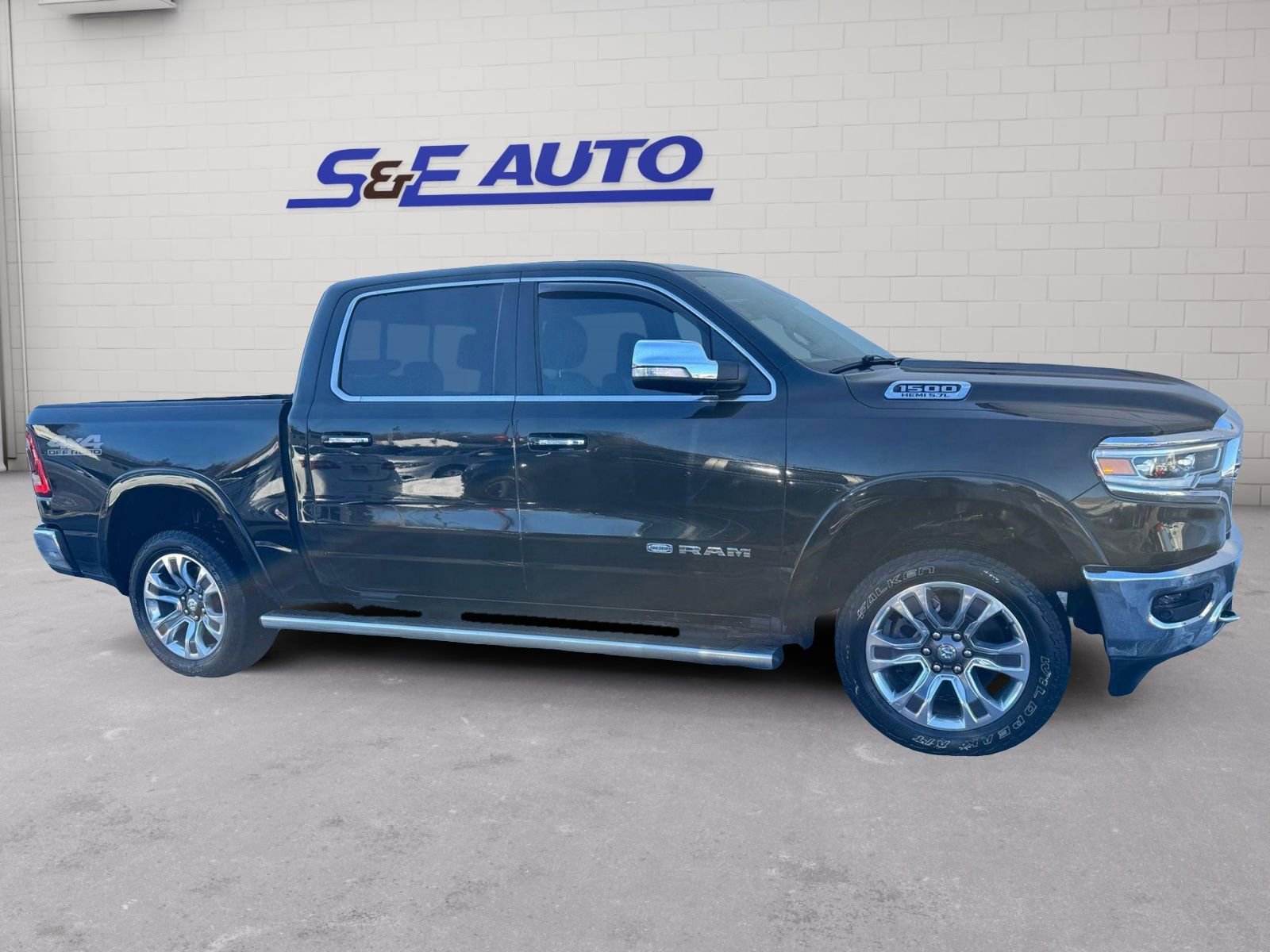 Used 2022 RAM 1500 Limited w/ Off-Road Group image 7