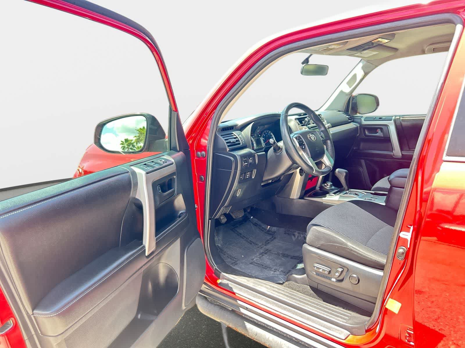 Used 2015 Toyota 4Runner SR5 AWD/4WD image 10