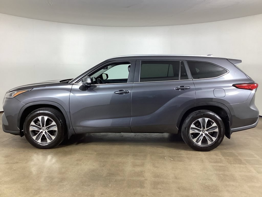 Used 2023 Toyota Highlander XLE AWD/4WD image 8