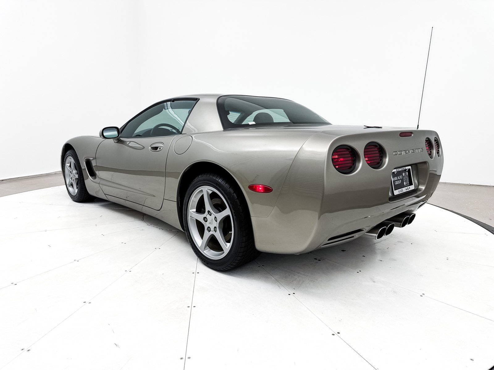 Used 2000 Chevrolet Corvette Coupe w/ Lighting Pkg image 15