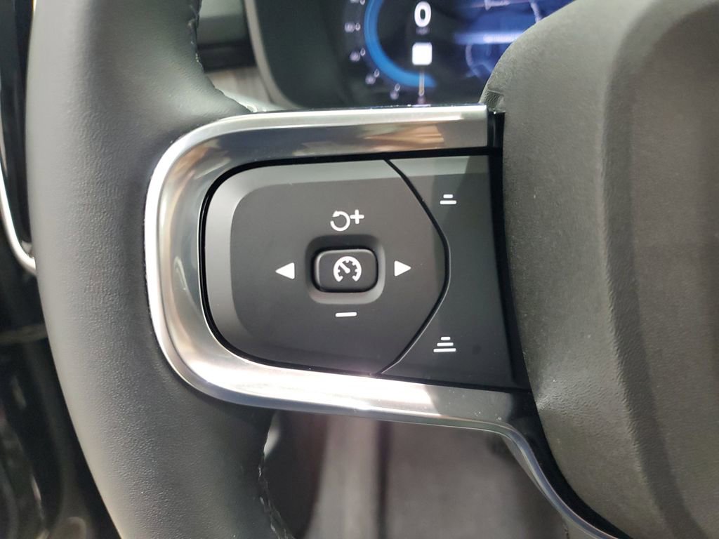 New 2025 Volvo XC40 B5 Plus AWD/4WD image 24