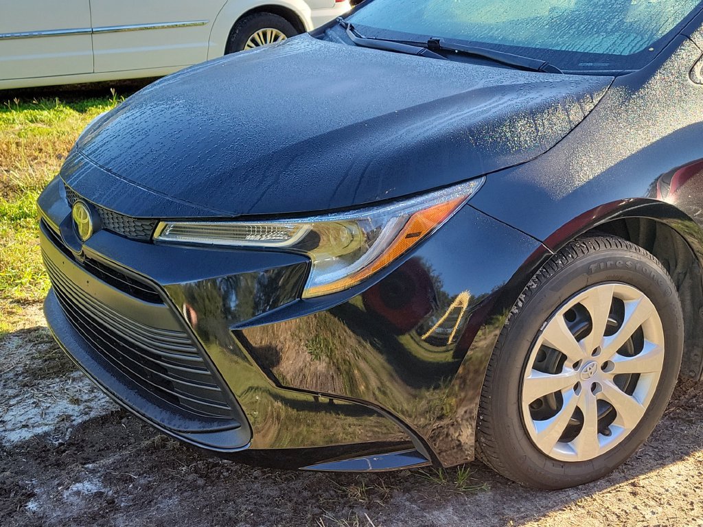Used 2024 Toyota Corolla LE FWD image 2