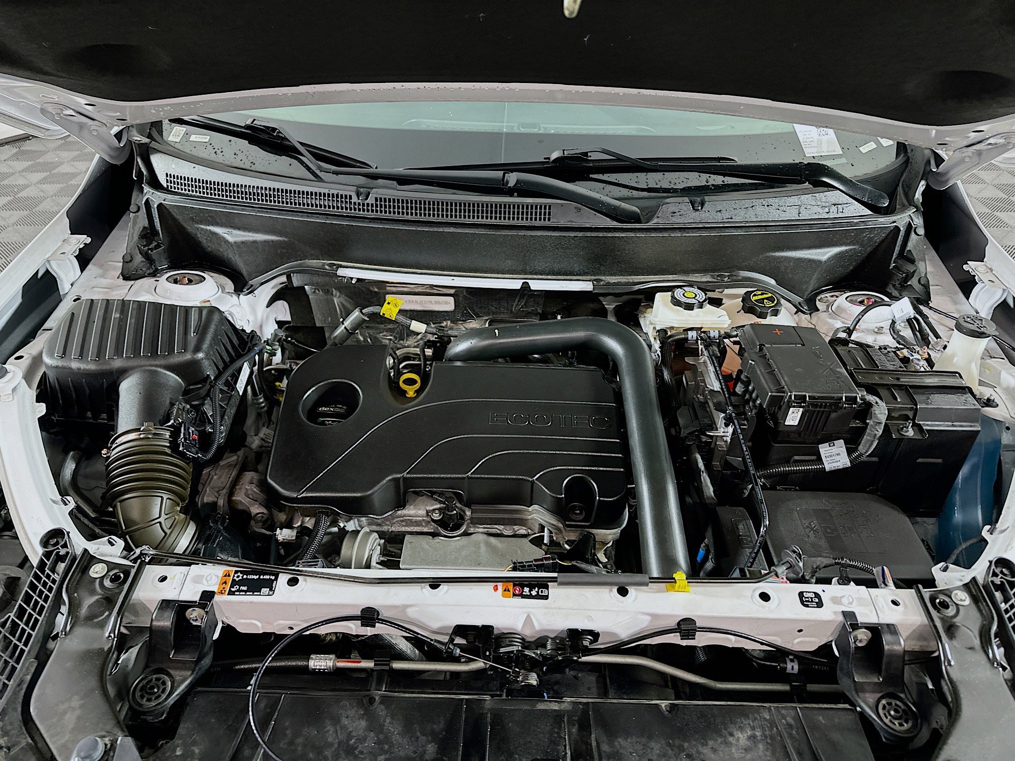 Used 2024 GMC Terrain SLT image 33