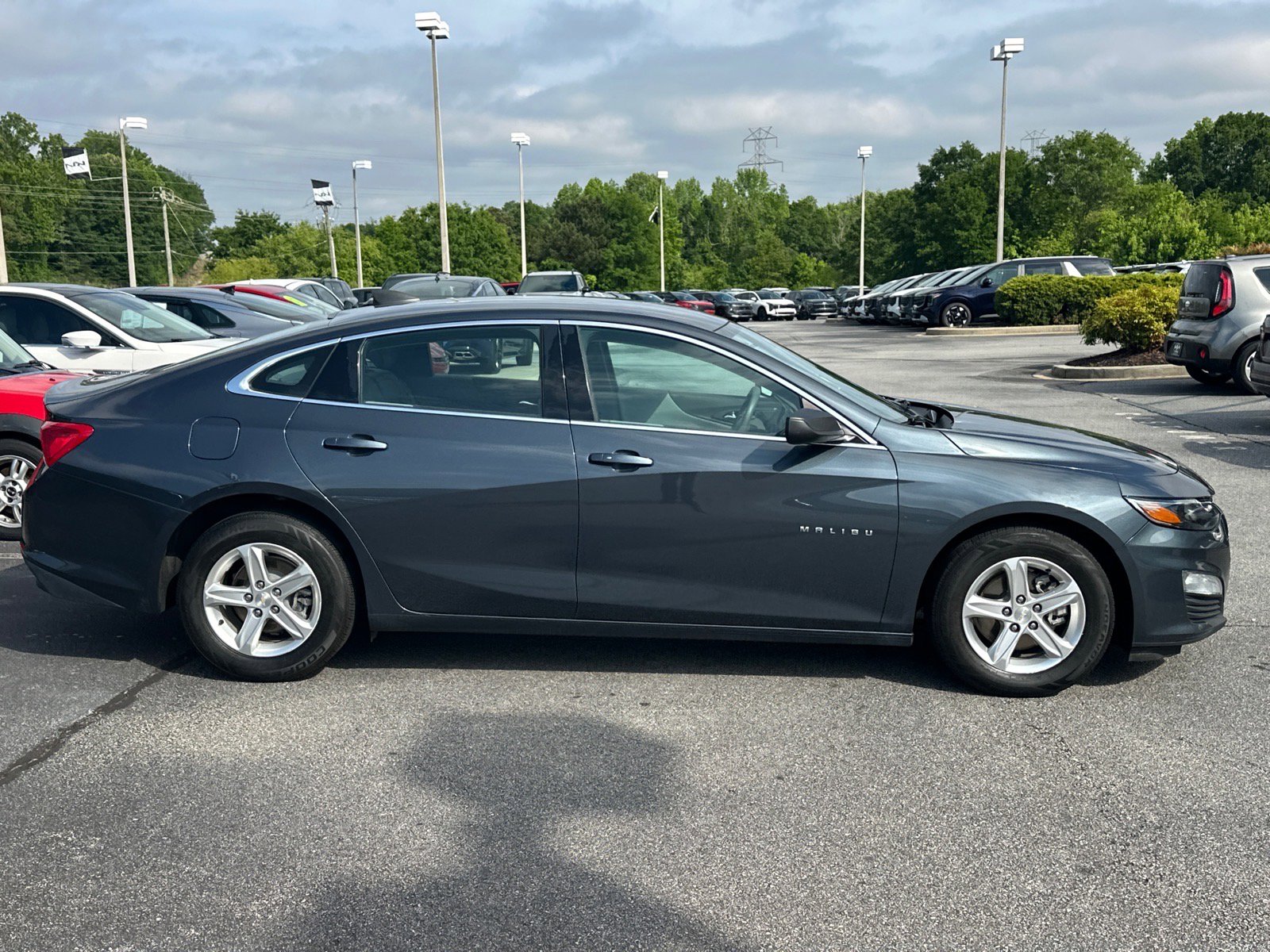Used 2020 Chevrolet Malibu LS FWD image 2