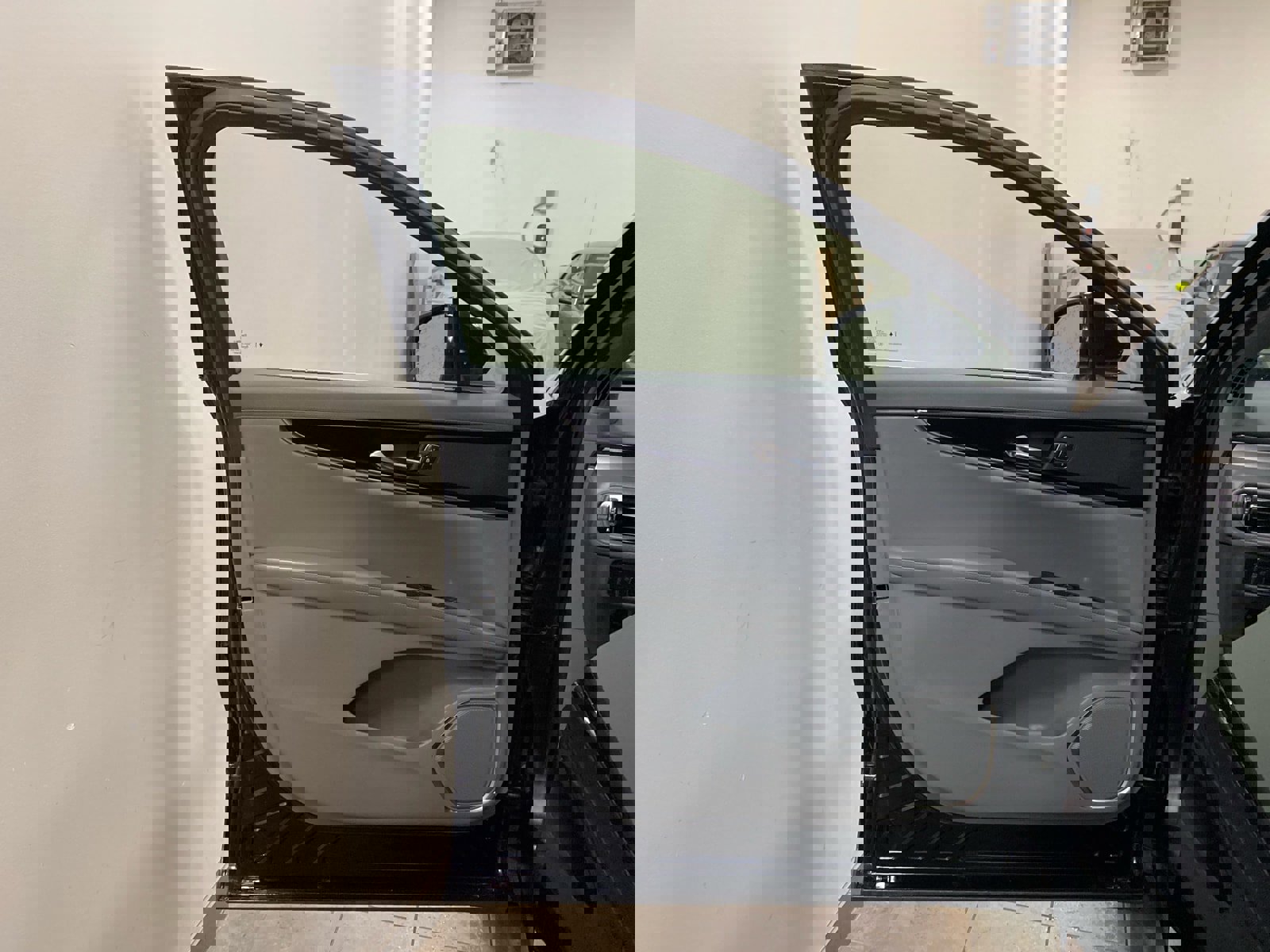 Certified 2022 Lincoln Nautilus Reserve w/ Cargo Utility Package image 14