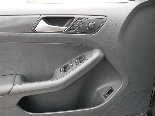 Used 2015 Volkswagen Jetta S image 16