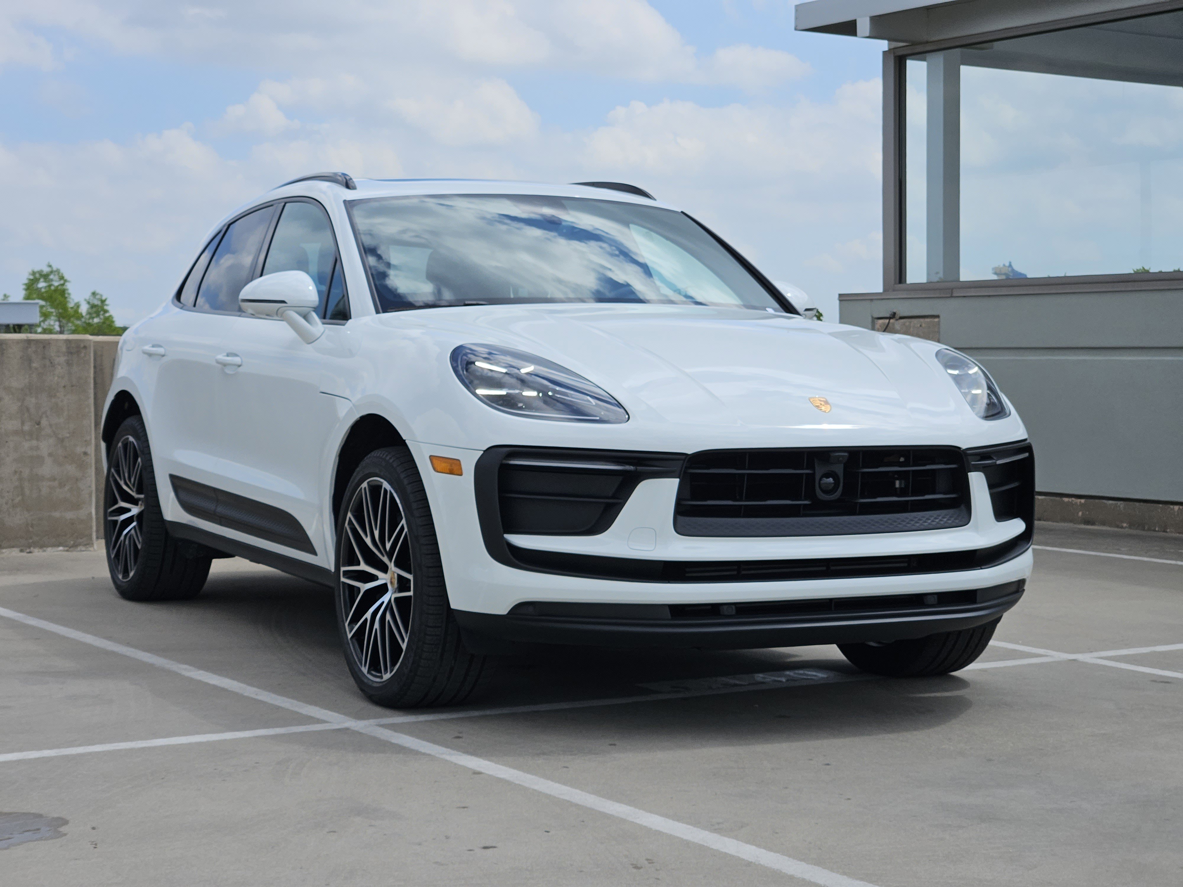Certified 2026 Porsche Macan AWD/4WD image 10