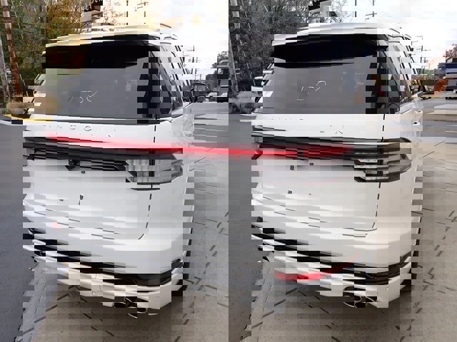 New 2026 Lincoln Aviator Reserve w/ Jet Appearance Package image 6