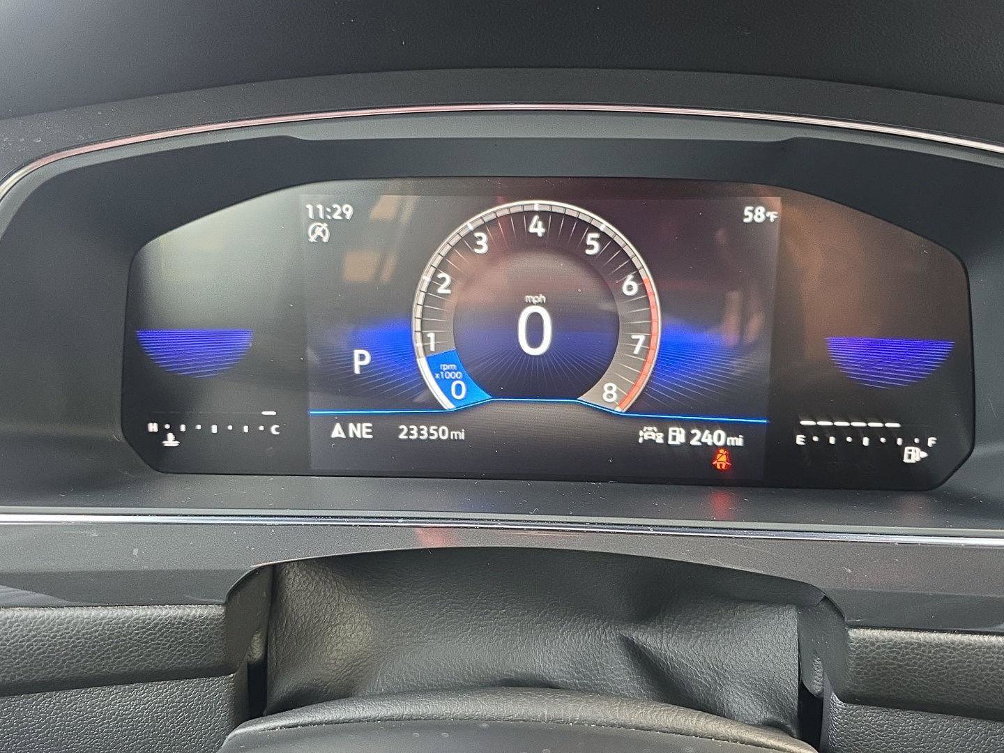 Used 2023 Volkswagen Tiguan SE w/ Panoramic Sunroof Package image 16