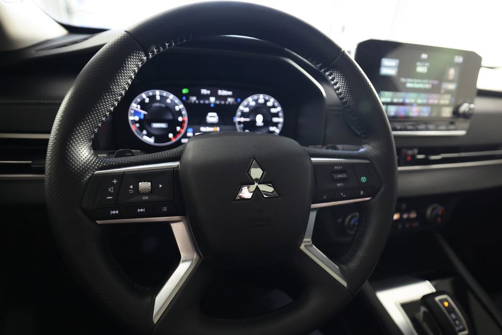 Used 2024 Mitsubishi Outlander SEL FWD image 19