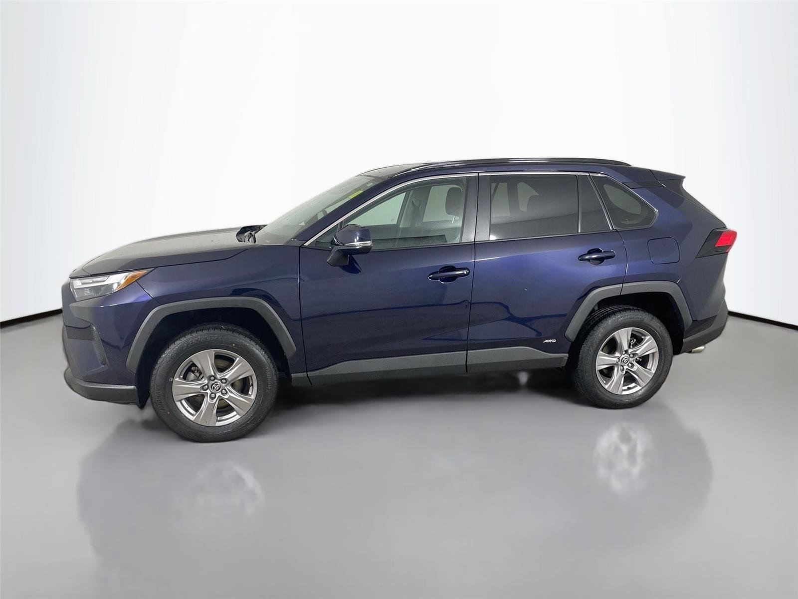 Used 2024 Toyota RAV4 XLE AWD/4WD image 8