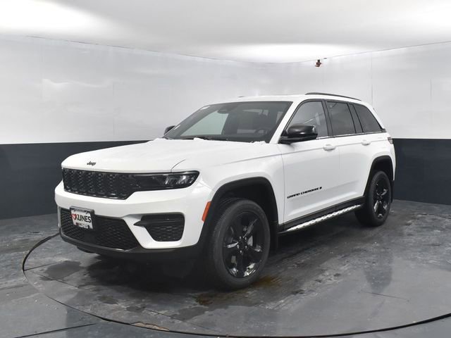New 2025 Jeep Grand Cherokee Altitude w/ Trailer Tow Package AWD/4WD image 4