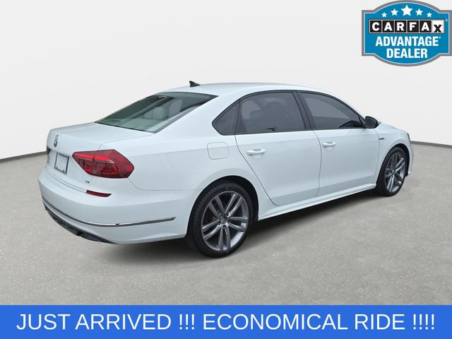 Used 2018 Volkswagen Passat 2.0T R-Line w/ R-Line Lighting Package FWD image 5
