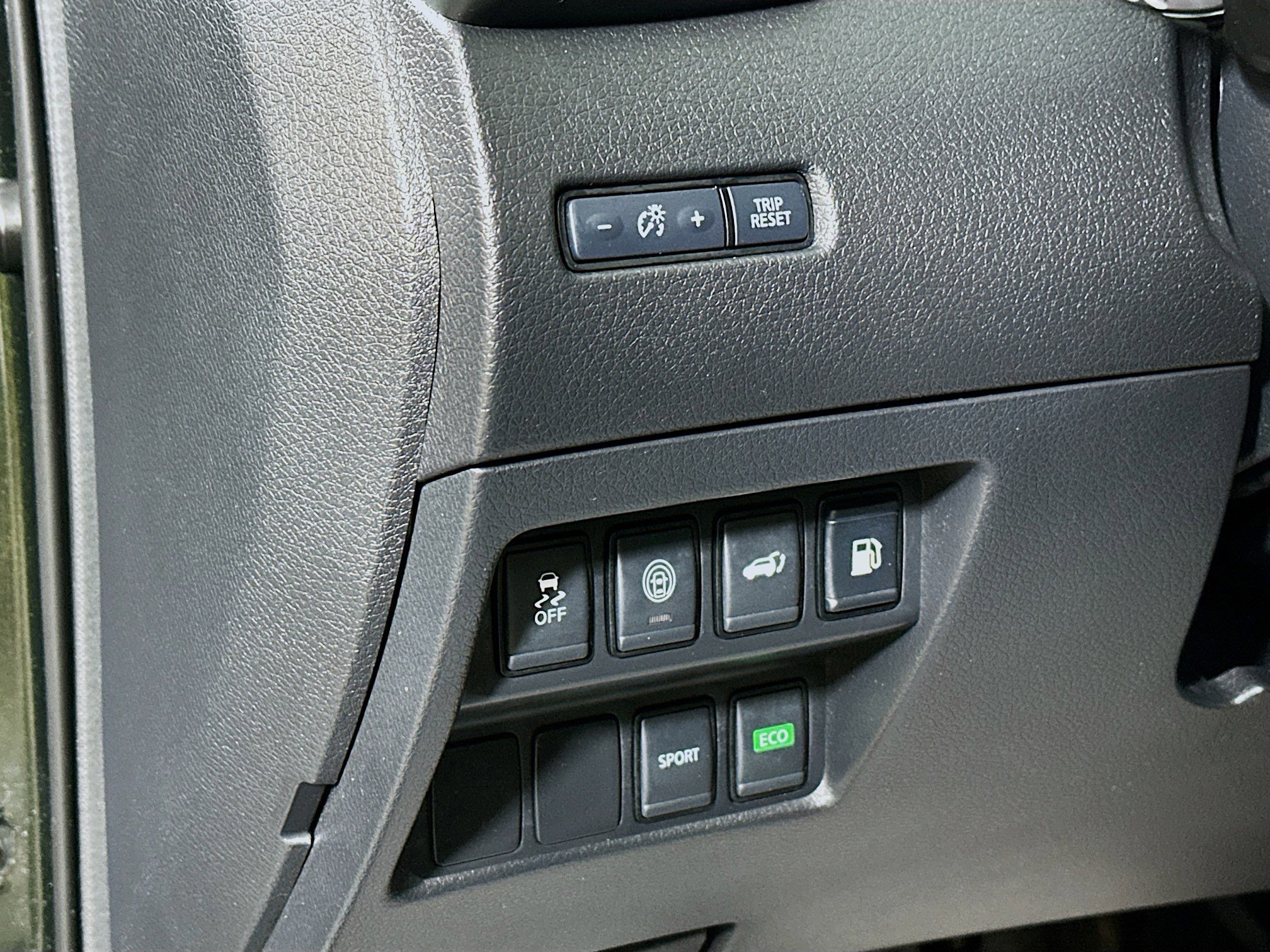 Used 2020 Nissan Rogue SV image 10