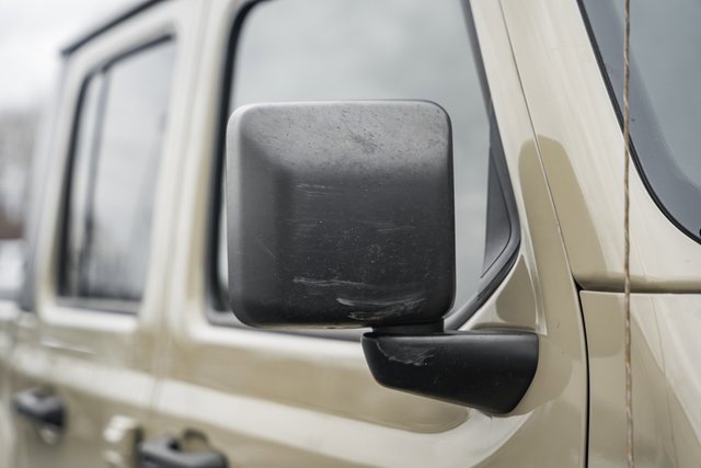 Used 2022 Jeep Gladiator Willys image 19