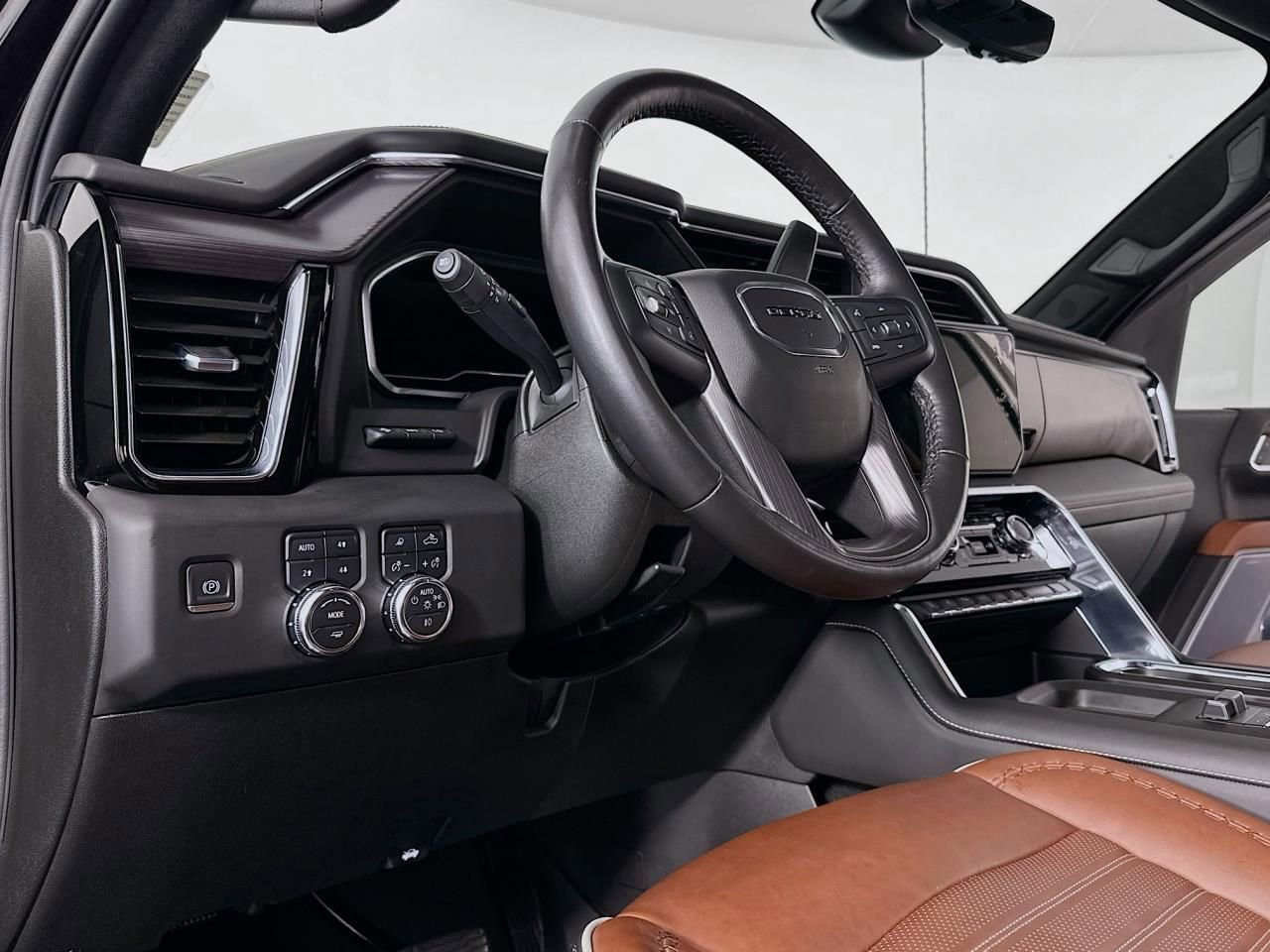 Used 2024 GMC Sierra 3500 Denali Ultimate image 38