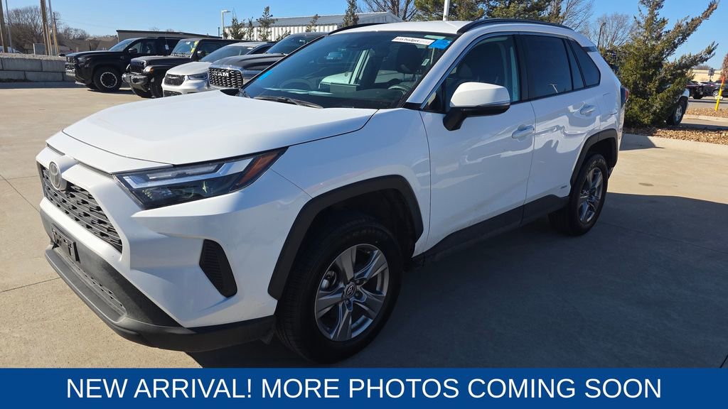 Used 2025 Toyota RAV4 XLE image 1
