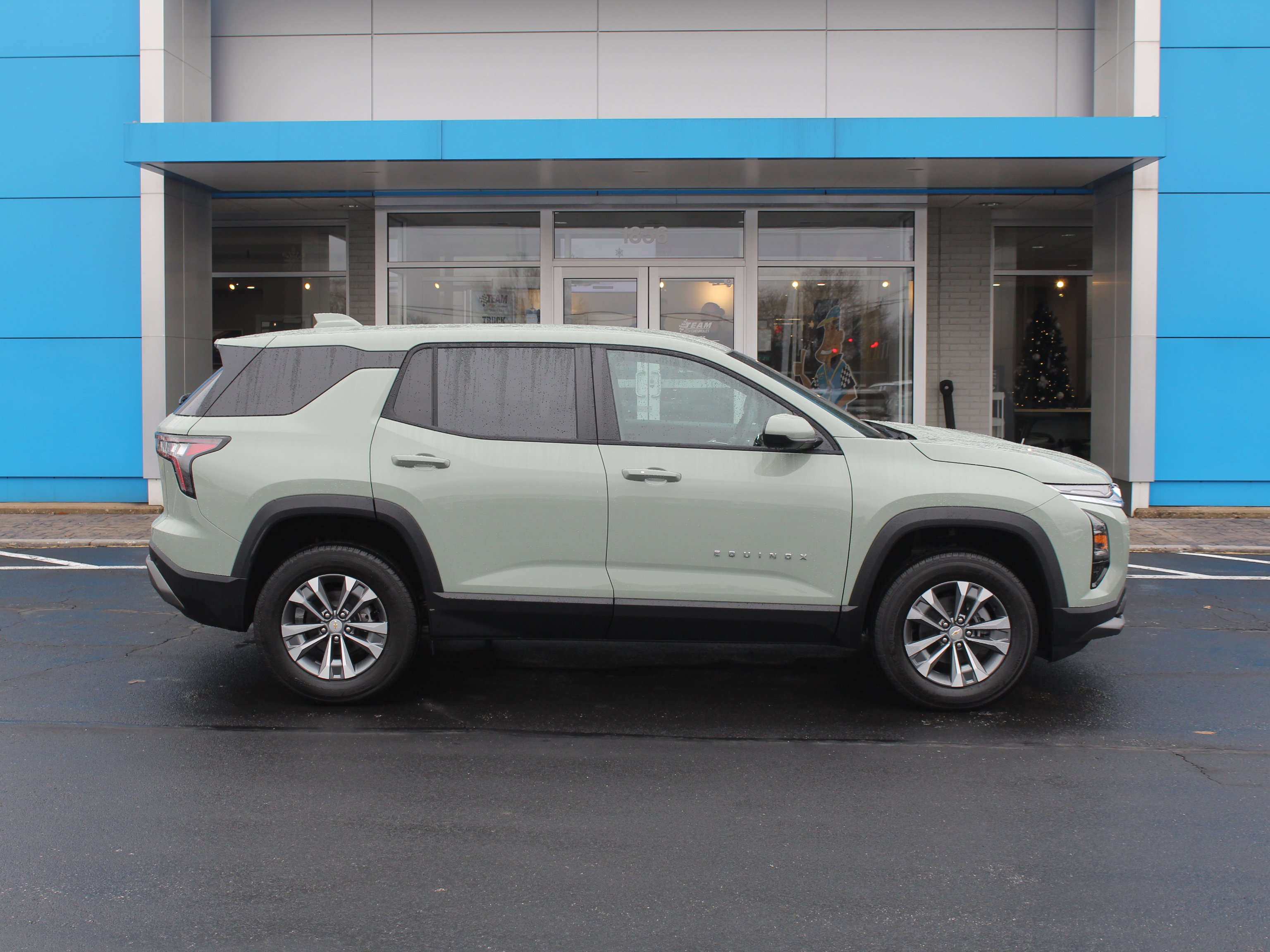 New 2026 Chevrolet Equinox LT image 3