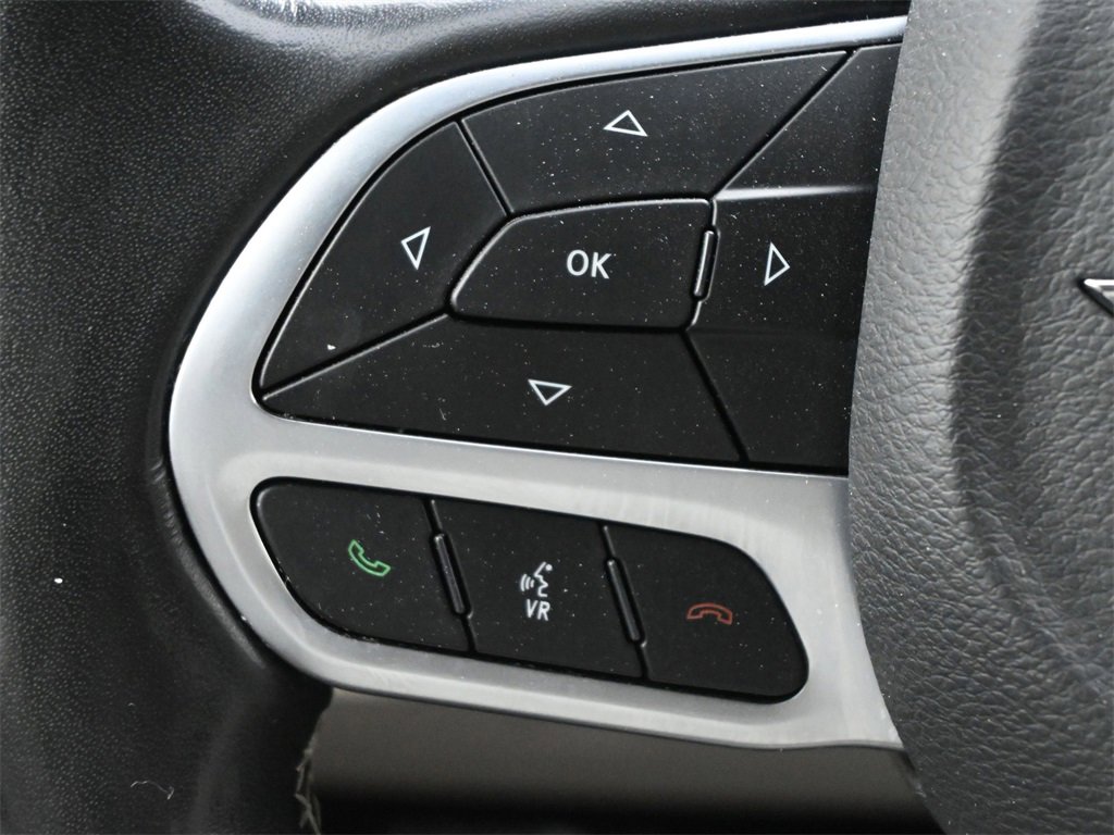 Used 2021 Chrysler Pacifica Touring-L image 7