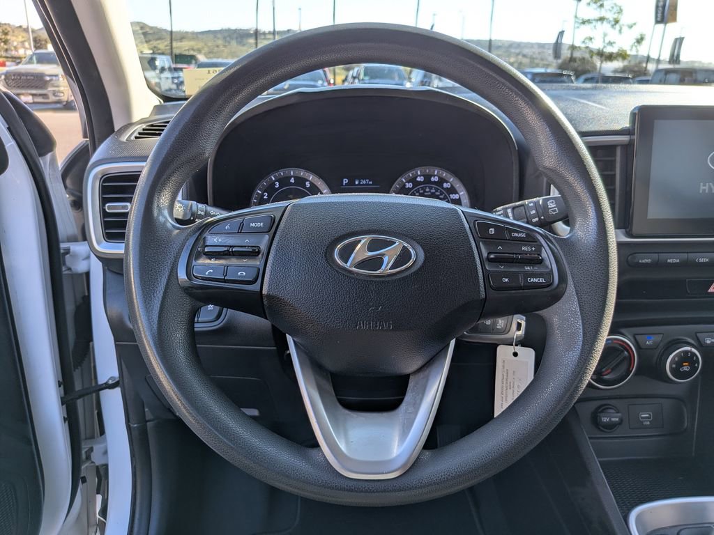 Used 2021 Hyundai Venue SE image 15