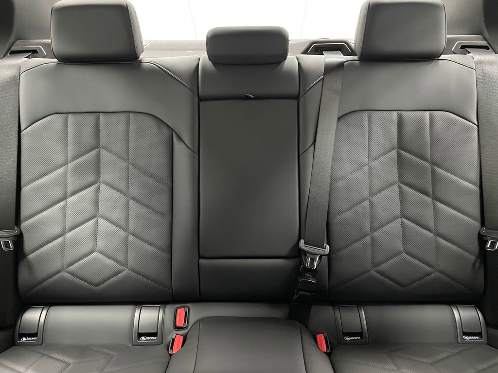 Used 2025 BMW 530i xDrive image 18