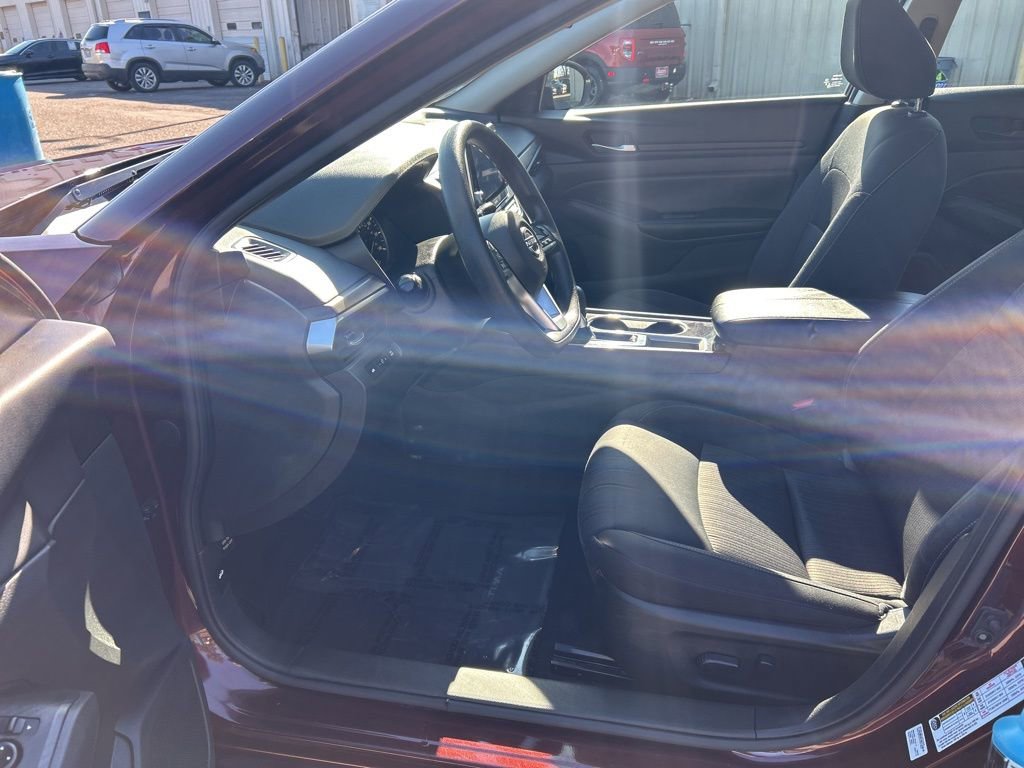 Used 2024 Nissan Altima 2.5 SV image 17