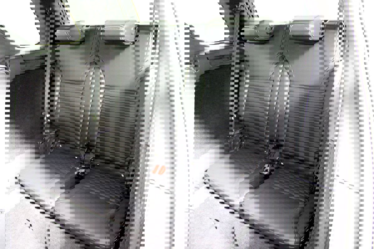 Used 2022 Land Rover Discovery S R-Dynamic image 30