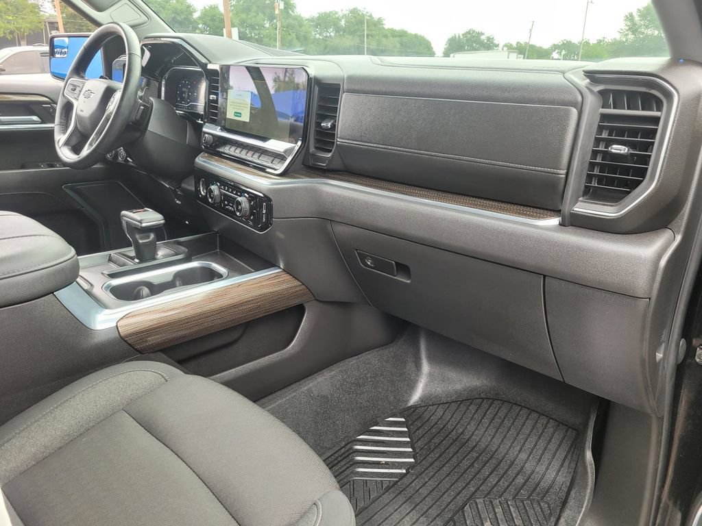 Used 2024 Chevrolet Silverado 1500 LT Trail Boss w/ Protection Package AWD/4WD image 8